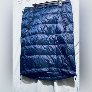 Midcalf, puffy, warm skirt. Down filled.